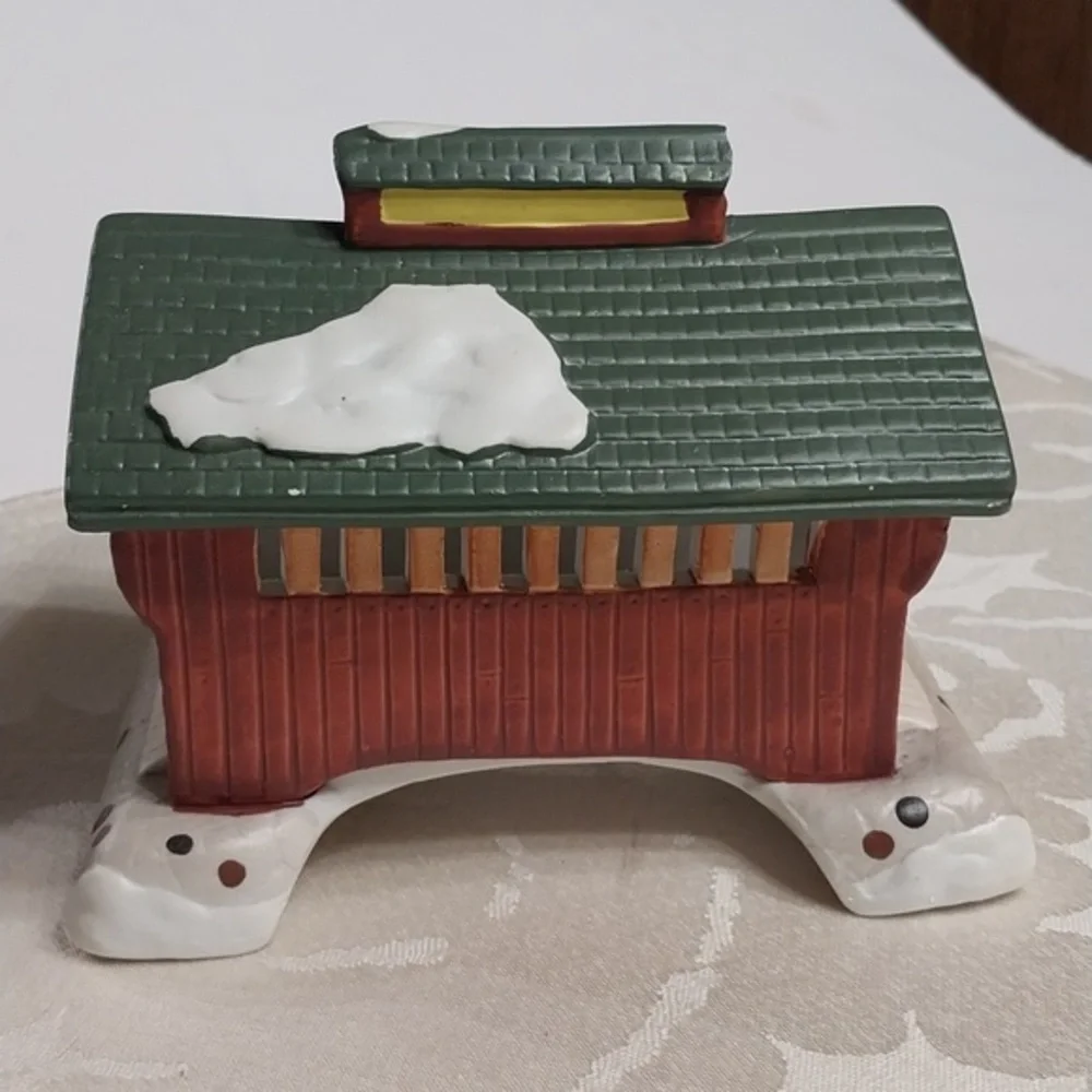 Lemax Dickensvale Vintage 1991 Porcelain Oak Ridge‎ Covered Bridge Hand Painted